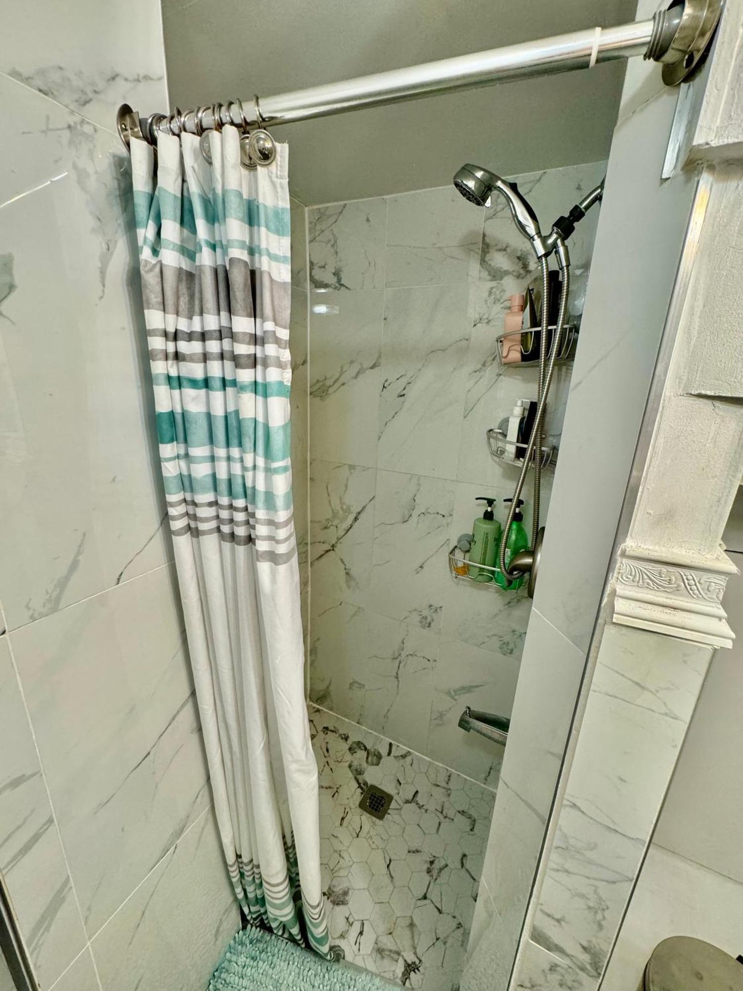 Private Tiny Room On The 1St Floor With Shared Bathroom Near Airport And Downtown Seattte Σιάτλ Εξωτερικό φωτογραφία